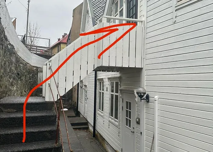 Historical House With View And Shared Patio Lägenhet Ålesund